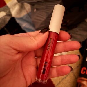 Petal Matte Liquid Lipstick
PETAL BOUCHE
